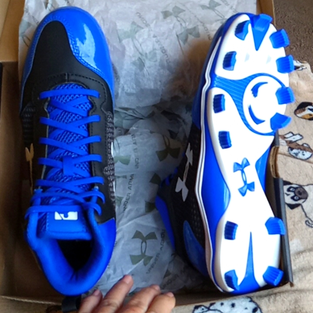 Under Armour Youth 6 brand new baseball shoes/cleats